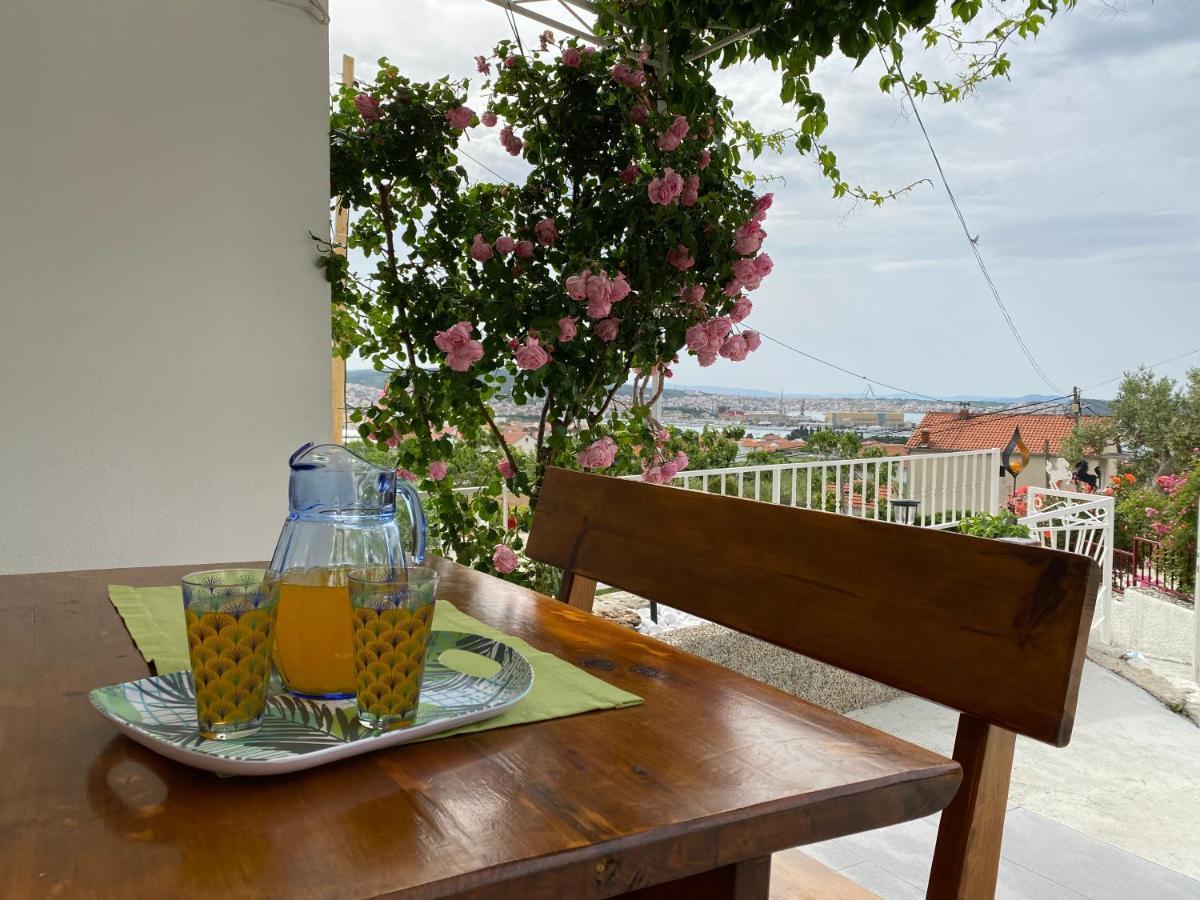 Apartment Carmen Trogir Exterior photo